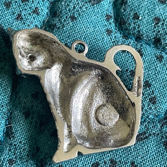 Charm, sterling silver cat - Picture 2 of 2